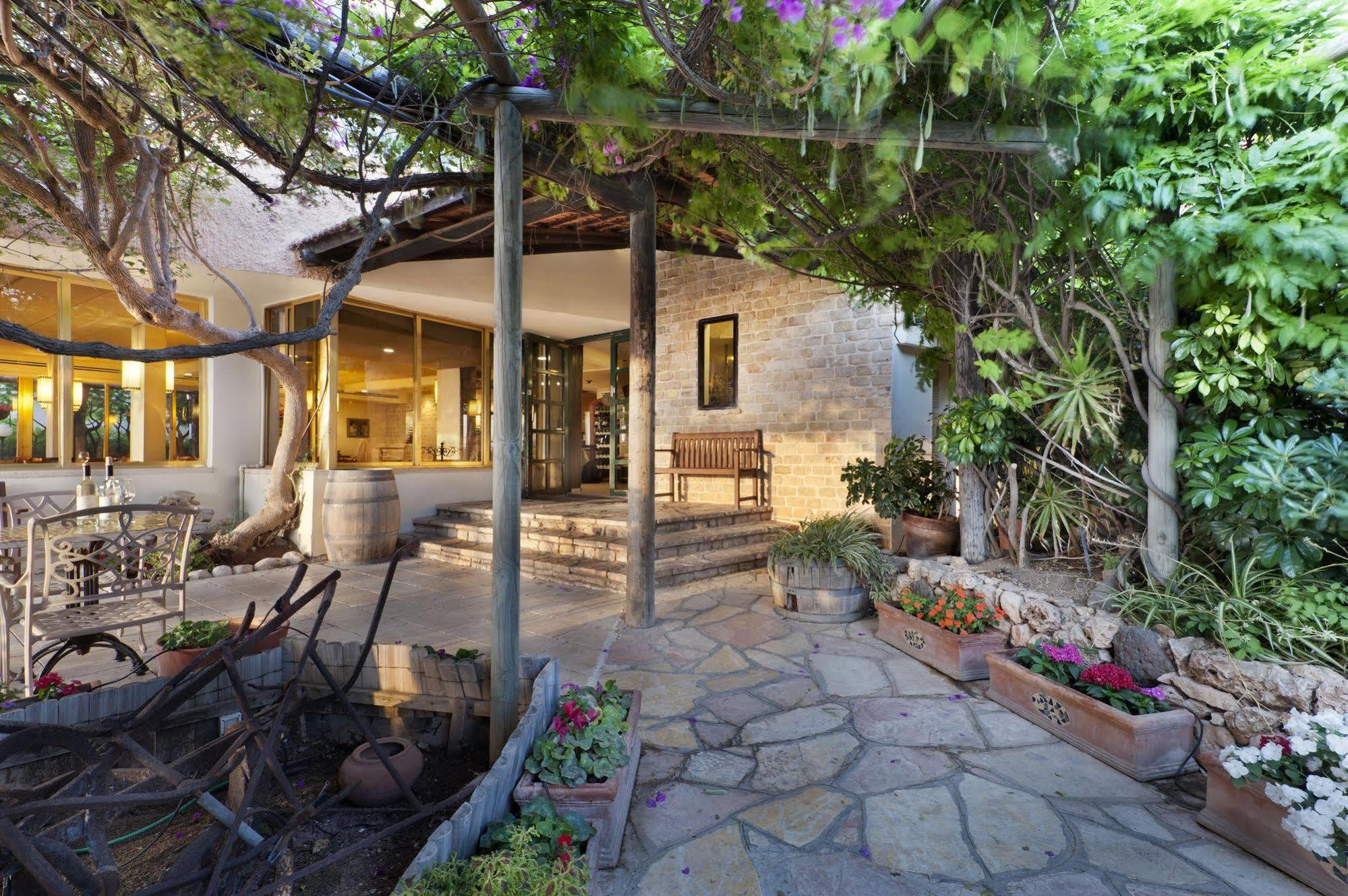 Hotel Beit Maimon Zikhron Ya'akov Buitenkant foto